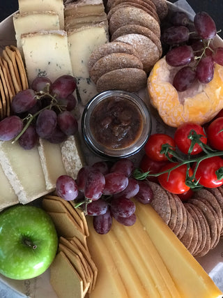 cheese crackers chutney fruit